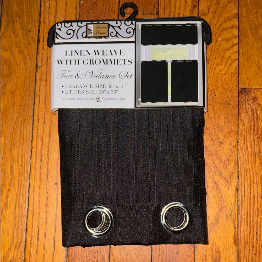 Brand New Tier & Valance Set/Curtains